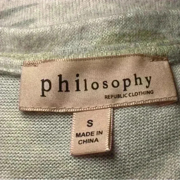 Philosophy Women's V-Neck Gray Camo Print Size Small - Picture 4 of 5